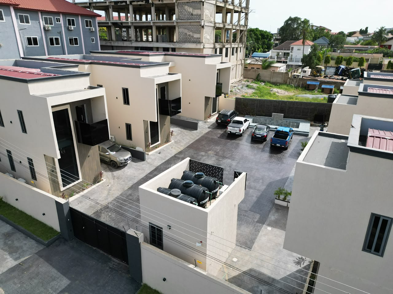 6 unit, 3 bedrooms ensuit