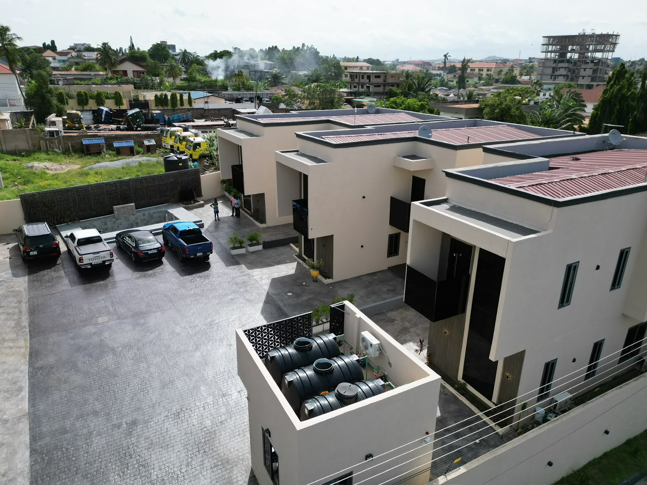 6 unit, 3 bedrooms ensuit